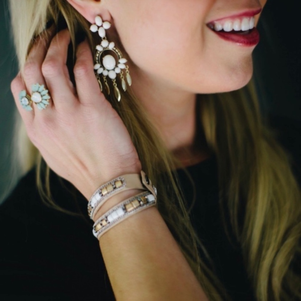 Stella & Dot Havana Chandelier Earrings cream and gold stone - Picture 7 of 10